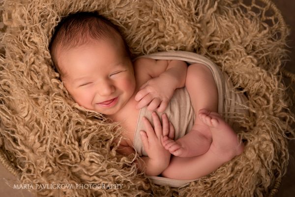 newborn_baby_is_smiling